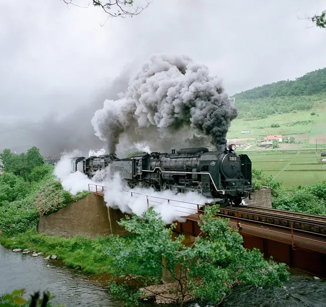 函館本線C62-2。余市川の橋梁