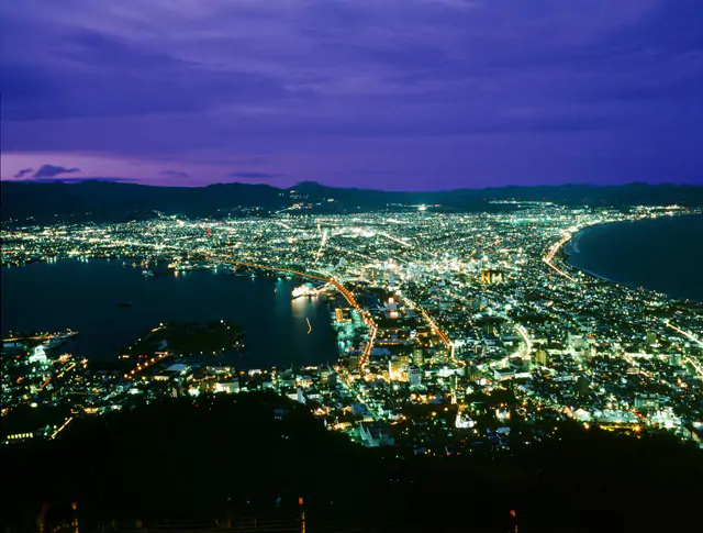 函館山からの夜景。メモリアルシップや旧函館駅舎からすると平成の初旬だと思われます。