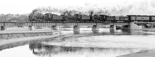 濤沸湖を渡るC58の3重連